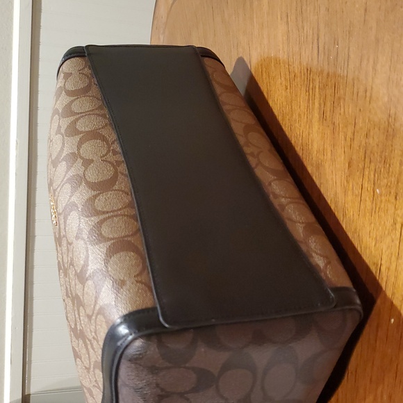 Like NEW Coach Signature Kristy Bag - Picture 7 of 12